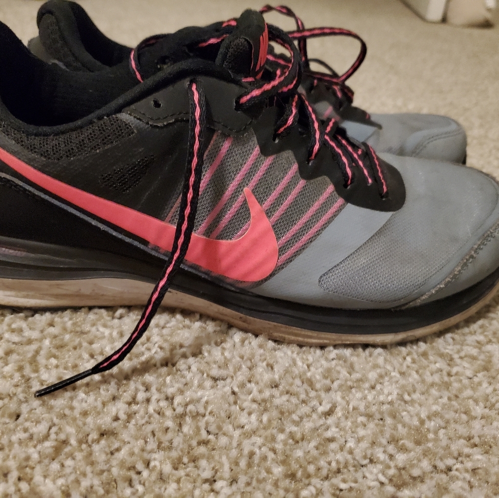 Nike tennis shoes